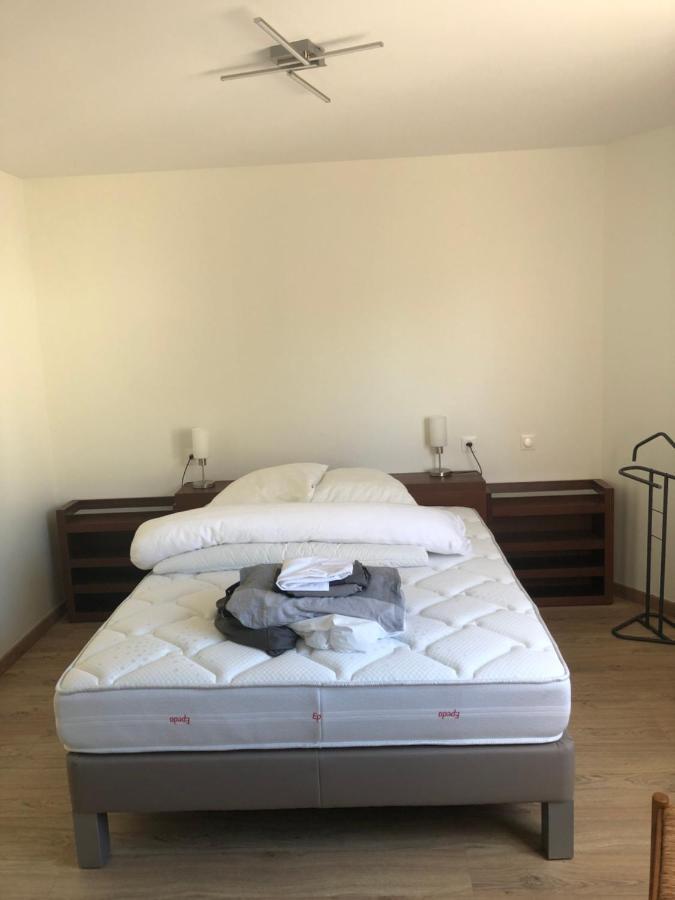 Residence Merlin Appartement Arthur Saint-Malon-sur-Mel Екстер'єр фото